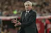 Carlo Ancelotti gestikuliert