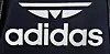 Der deutsche Sportartikel-Riese Adidas sieht sich nach seinem Miet-Boykott heftiger Kritik ausgesetzt.