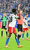 Bakery Jatta sieht die Rote Karte