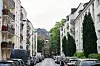 Blick von einer Straße auf Wohnhäuser in Hamburg. (Symbolbild)