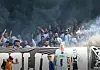 Anhänger von Besiktas Istanbul zünden im Testspiel gegen den FC Augsburg Pyrotechnik