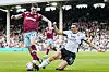 Joao Palhinha und Declan Rice im Zweikampf