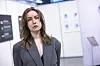 Sylvie Gühmann unterstützt die Ausstellung „Was hattest du an?“ am Forschungscampus Bahrenfeld, indem sie ihre Erfahrungen teilt.