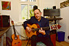 Älterer Mann mit Gitarre