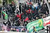 Mehrere Demo-Teilnehmer haben sich vermummt.