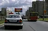 2005: Eine Polizeistreife ist auf einer Straße in St. Petersburg unterwegs.