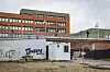 Die Geflüchtetenunterkunft in der alten Postbank-Zentrale im Überseering 26 (Archivbild).
