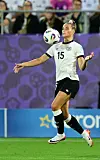 Selina Cerci bei einem EM-Spiel am Ball