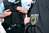 Bundespolizisten, die sich gegenüber stehen