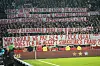 Fans des FC Bayern München protestieren mit Spruchbändern gegen die Ticketpreise von Donezk