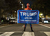 Ein Trump-Anhänger im Spiderman-Kostüm feiert den Wahlsieg in Washington D.C.
