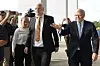 Julian Assange auf dem Weg in den Gerichtssaal