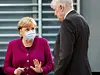 Kanzlerin Merkel diskutiert mit Innenminister Horst Seehofer