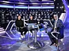 Moderator Günther Jauch mit (hi., v.l.) Lukas Klostermann, Niklas Süle, Oliver Bierhoff, Kevin Trapp. (vo., v.l.) Leon Goretzka, Joshua Kimmich.