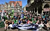 Klimaschutz-Aktivisten bei einer Demonstration in der Bremer Innenstadt