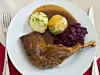Klassiker! Gans mit Klößen und Rotkohl.