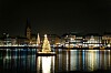 Der Weihnachtsbaum auf der Hamburger Binnenalster.