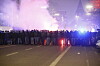 Erstaunlich: Einige HSV-Fans haben immer noch Pyrotechnik parat.