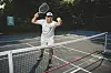 Pickleball-Trainer am Netz
