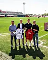 Die HSV-Chefs Stefan Kuntz (r.) und Eric Huwer haben den Deal mit den Mallorca-Verantwortlichen eingetütet.
