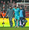Bochums Keeper Patrick Drewes wurde von Union-Fans mit eiem Feuerzeug beworfen und konnte nicht mehr weiterspielen.