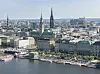 Luftaufnahme vom Hamburger Rathaus mit der Binnenalster.