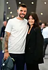 Mario Vuskovic mit seiner Freundin Barbara bei der Premiere der HSV-Doku