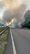 Feuer und Qualm auf Autobahn