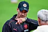 St. Pauli-Trainer Alexander Blessin setzt auf schnelle Balleroberung.