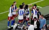 Jubeltraube des HSV am Spielfeldrand