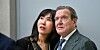 Müssen für ihr Liebesglück blechen: Altbundeskanzler Gerhard Schröder mit seiner Frau Soyeon Schröder-Kim.