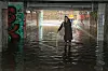 In der Unterführung am stillgelegten Wandsbeker Bahnhof steht seit Wochen das Wasser. Ann-Kathrin Bonz hat immer wieder versucht, die Verantwortlichen zu erreichen.