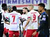 Die HSV-Profis bejubeln den 4:3-Sieg in Paderborn.