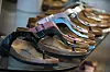 Birkenstock-Modelle stehen in einem Ladengeschäft des Schuhherstellers. Das Unternehmen will in New York an die Börse gehen.