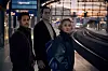 Szene aus dem Film, drei Personen am Bahnsteig