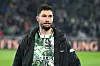 Tim Kleindienst schaut auf dem Spielfeld enttäuscht