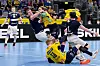 Harter Kampf am Kreis zwischen den Spieler des HSV-Handball und der Rhein-Necker-Löwen