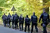 Die Polizei sucht in einem Waldstück neben einem Gewerbegebiet nach dem achtjährigen Fabian. Der Junge wird seit dem 10.10.2025 vermisst.