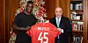 Der Wechsel von Mario Balotelli zu Monza Calcio in die italienische Serie B ist perfekt.