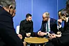 Bundeskanzler Friedrich Merz (CDU, rechts) im Gespräch mit dem ukrainischen Präsident Wolodymyr Selenskyj. (Archivbild)