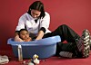 Lionel Messi badet Lamine Yamal als Baby