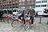 Stellten die neuen Stadträder vor: Jürgen Gudd, Vorsitzender DB Connect (links), und Verkehrssenator Anjes Tjarks (Grüne).
