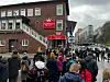 Fans warten auf die Rückkehr von König Charles.