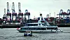 König Charles III. von Großbritannien und Bundespräsident Frank-Walter Steinmeier nehmen auf dem Schiff „Hamburg“ an einer Hafenrundfahrt teil.