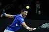 Novak Djokovic hechtet einem Ball hinterher