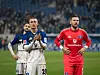 Miro Muheim und Daniel Heuer Fernandes stehen enttäuscht vor den Fans