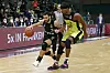 Towers-Guard Max DiLeo von Terry Allen eng verteidigt.