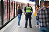 Polizisten am Tatort in Hamburg-Ohlsdorf.