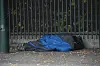 Auf St.Pauli wurde ein Obdachloser von zwei unbekannten Männern in seinem Schlafsack angezündet. Nun fahndet die Polzei nach den Täter. (Symolbild)