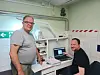 Ronald Kelm (l.) und Niklas Berger haben die Sprechstunde im Kellerraum des „Mahlzeit Altona“ ins Leben gerufen.